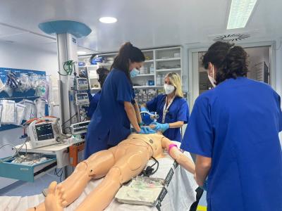 El servicio de Urgencias del Hospital Clínico de Valencia incorpora un programa diario de simulación clínica para mejorar la atención del paciente ...